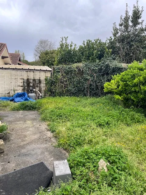 Local commercial de 71 m² avec jardin à Caudujac - Fort potentiel à transformer 