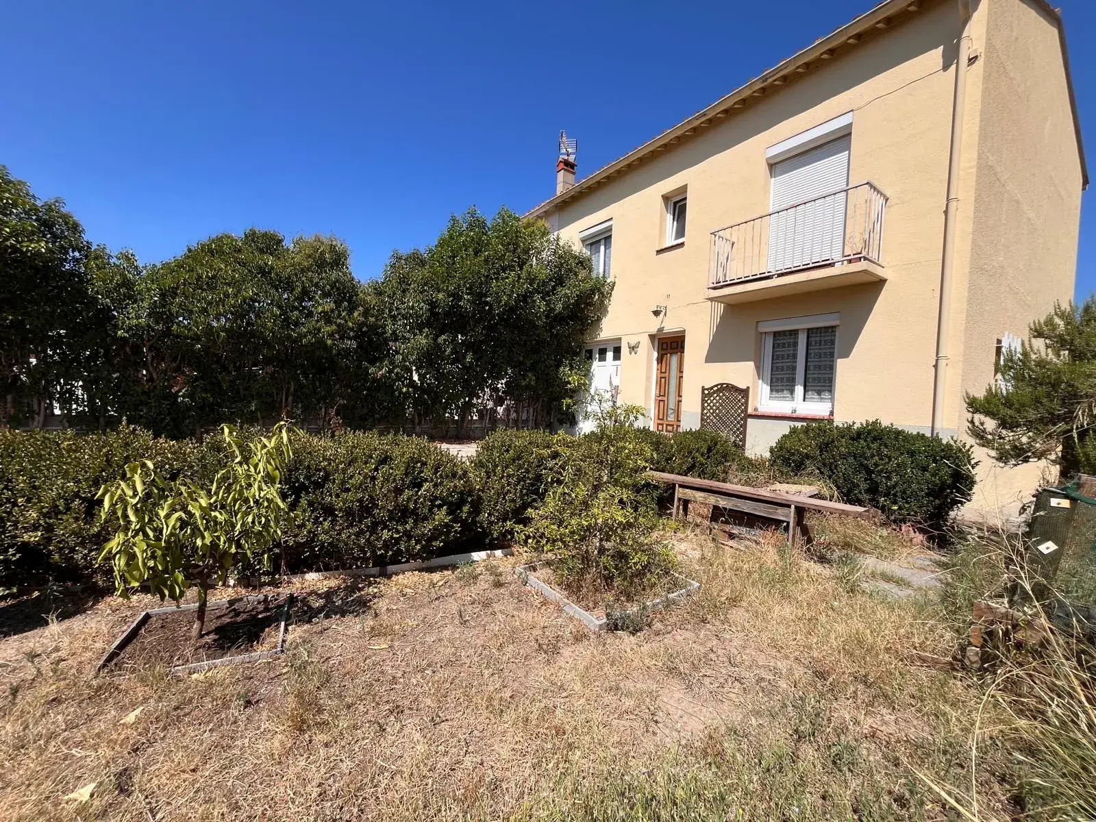 Maison à Toulouges avec jardin, 4 chambres, garage et terrasse - Potentiel d'amélioration énergétique 