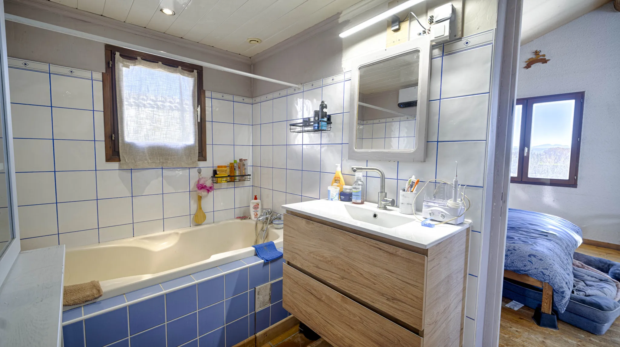 Maison de village en pierre avec terrasse et vue dégagée à Colonzelle 