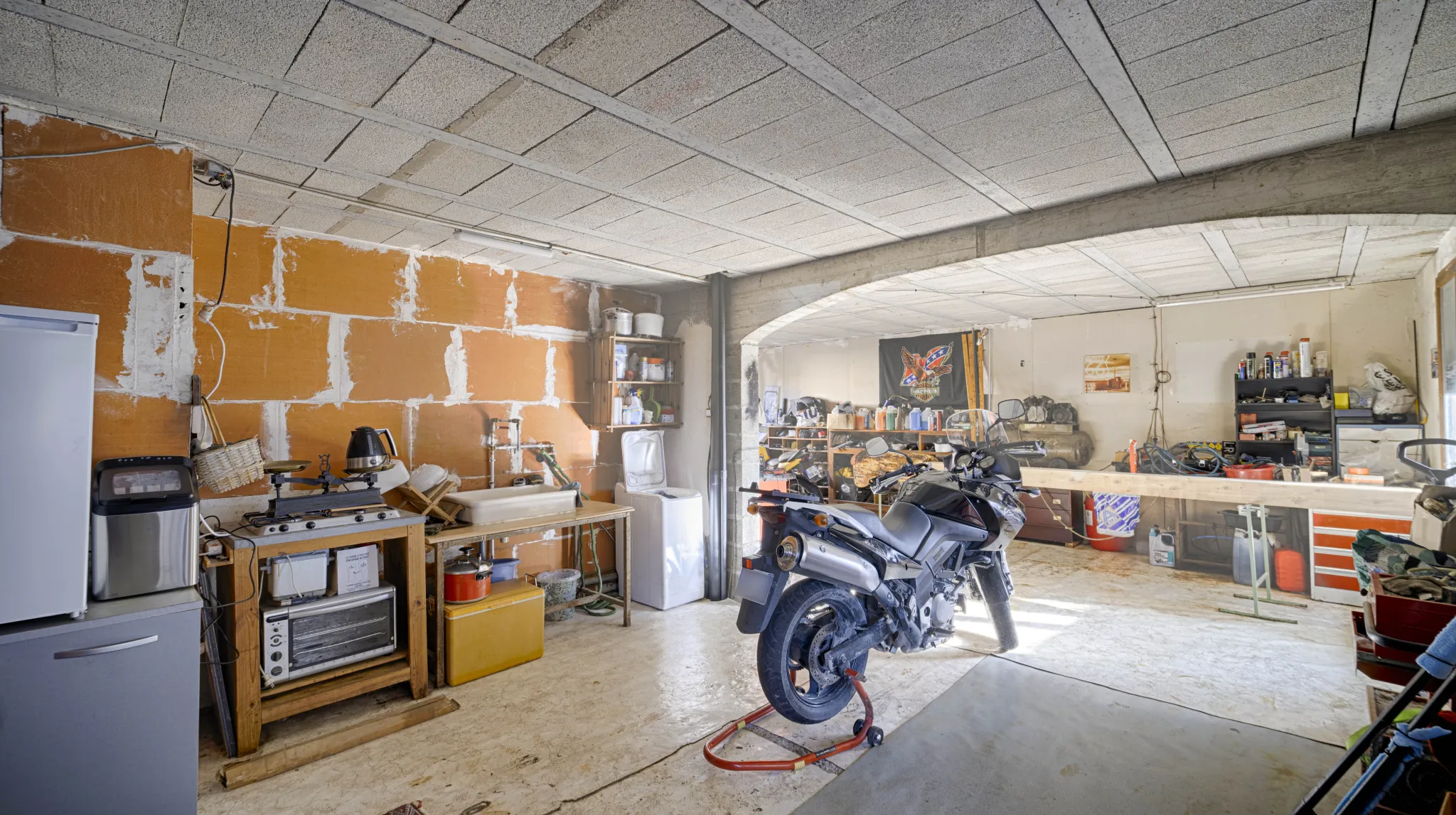 Maison de village en pierre avec terrasse et vue dégagée à Colonzelle 