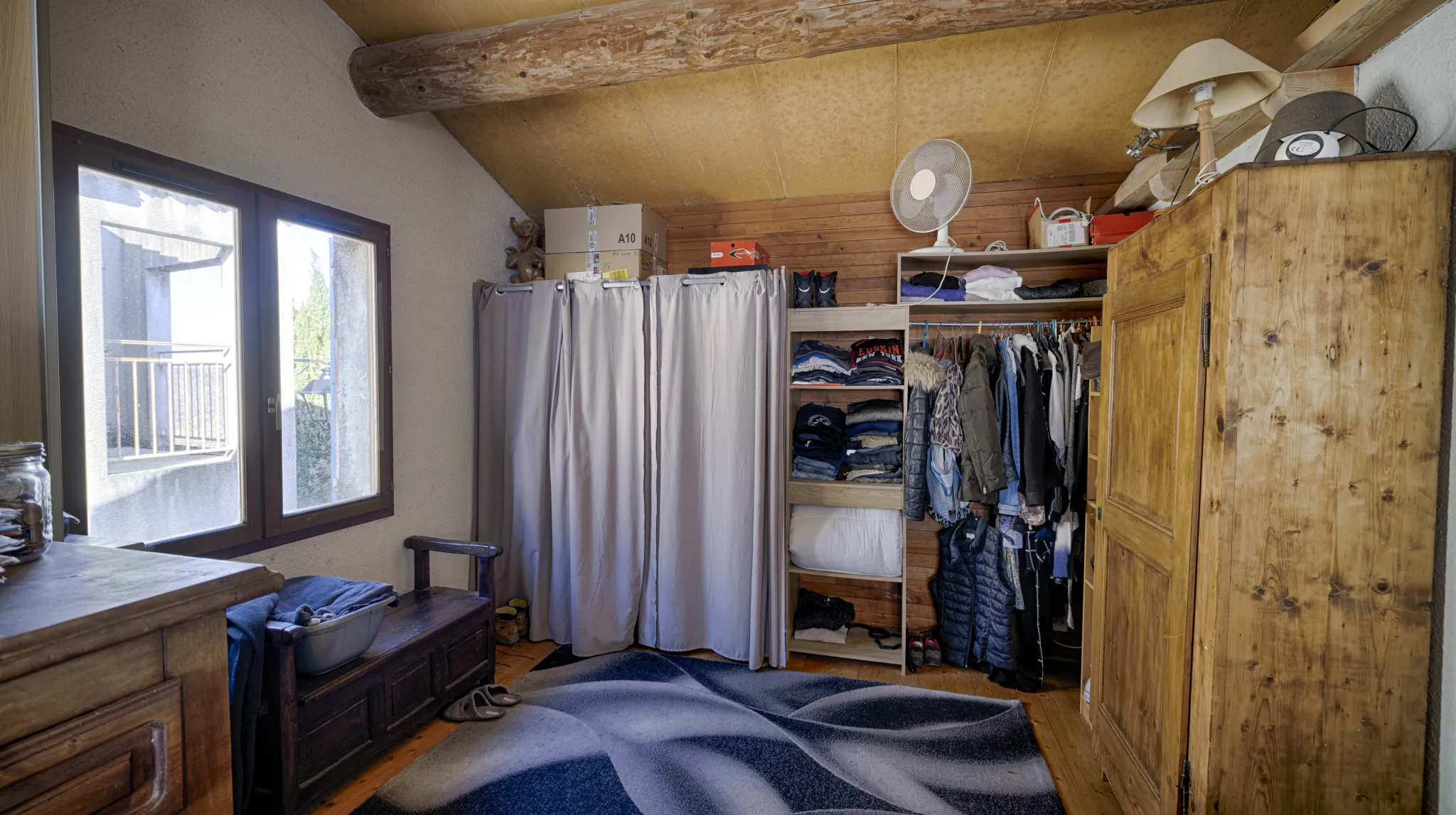 Maison de village en pierre avec terrasse et vue dégagée à Colonzelle 