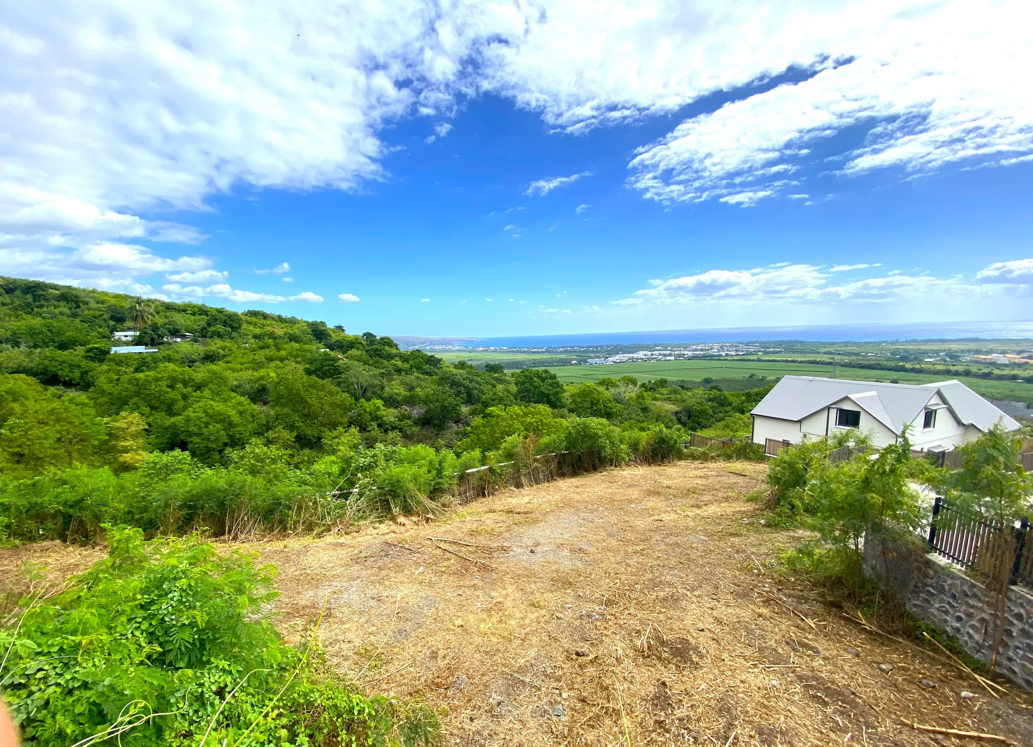 Terrain constructible de 319 m² à La Plaine Saint Paul, environnement privilégié