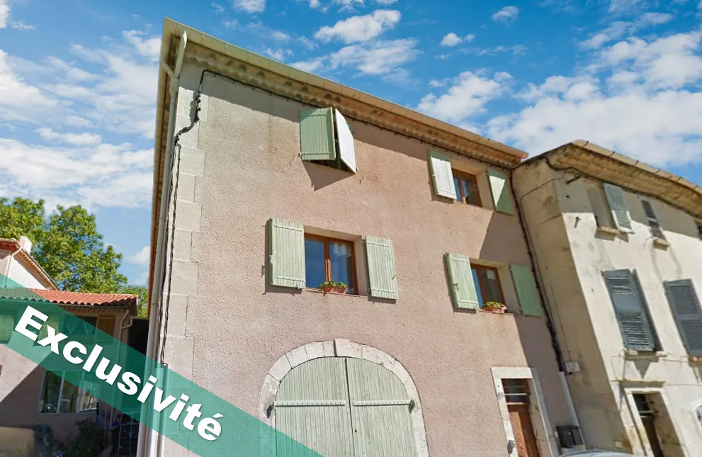 Appartement T5 de 175 m² à Signes avec terrasse et fort potentiel