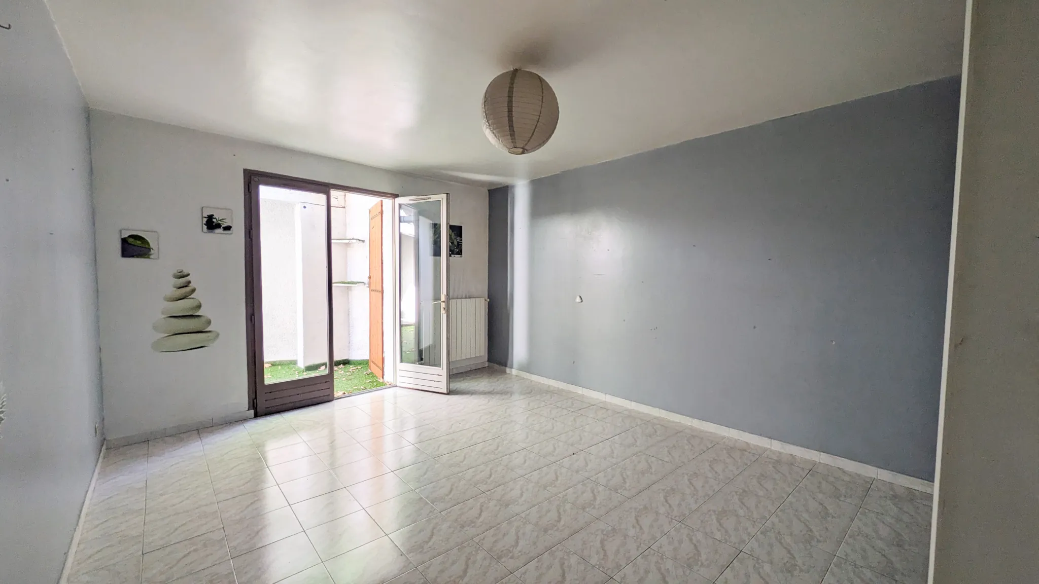 Appartement T5 de 175 m² à Signes avec terrasse et fort potentiel 