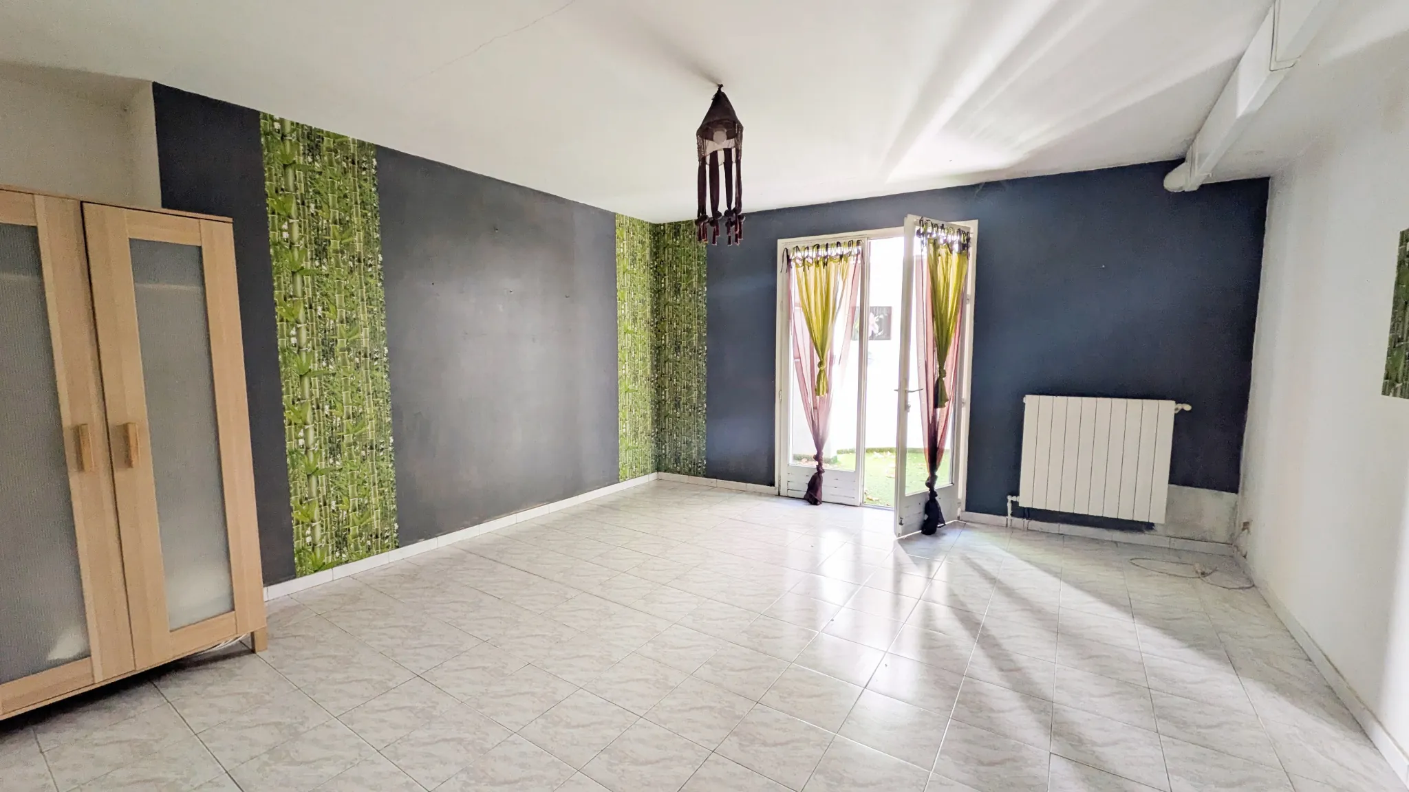 Appartement T5 de 175 m² à Signes avec terrasse et fort potentiel 