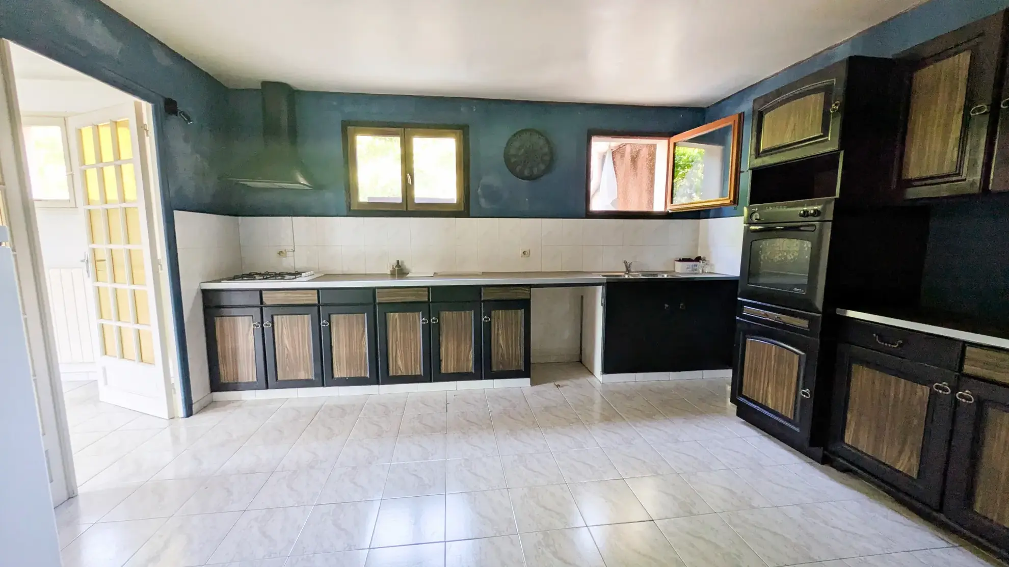 Appartement T5 de 175 m² à Signes avec terrasse et fort potentiel 