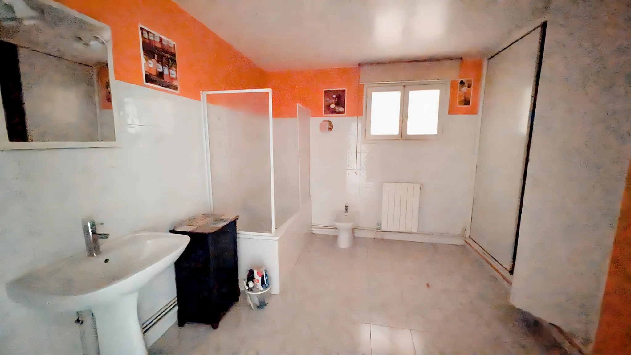 Appartement T5 de 175 m² à Signes avec terrasse et fort potentiel 