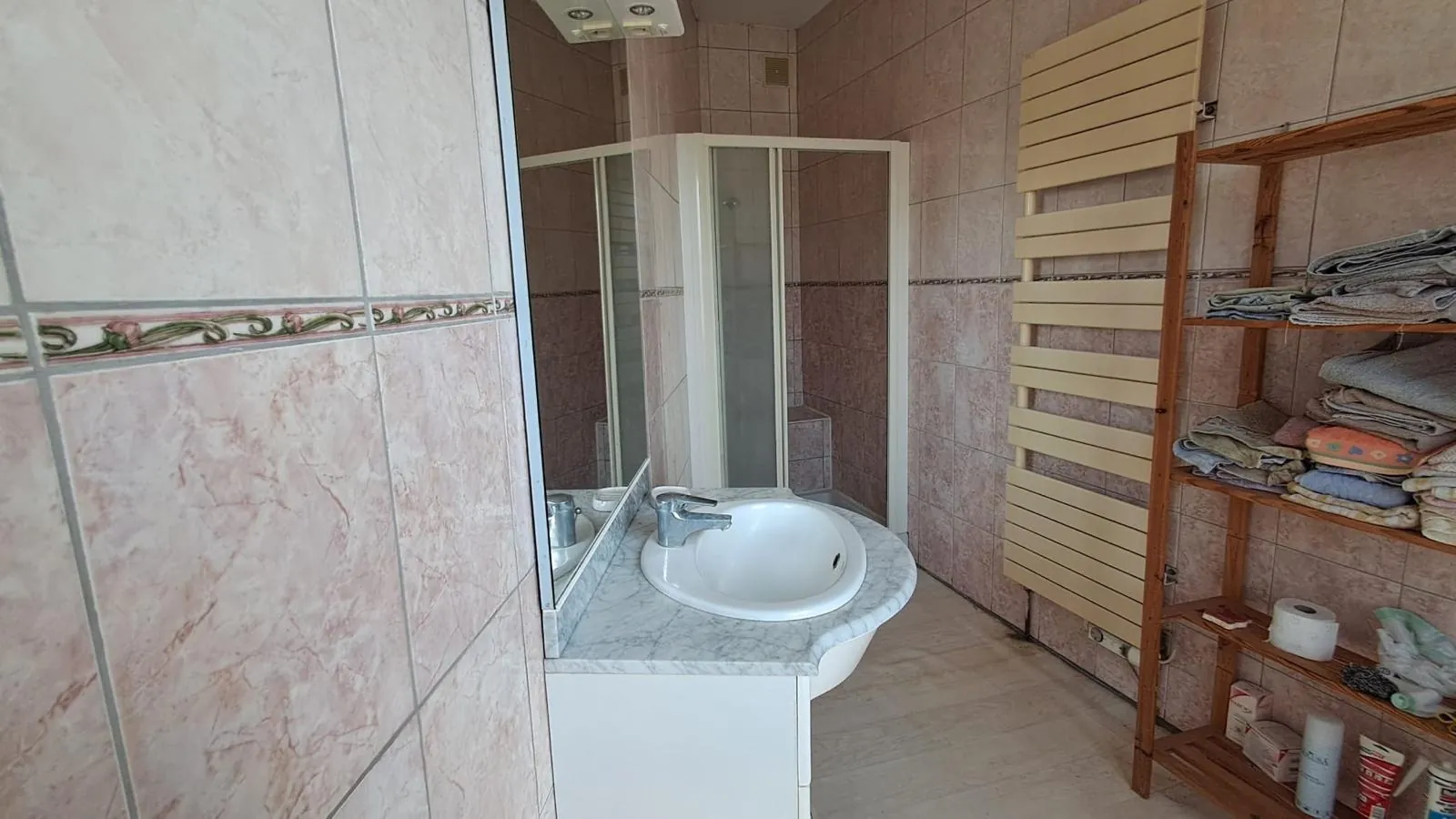 Maison à vendre à FRESNOY-LE-GRAND avec 3 chambres et potentiel d’aménagement 