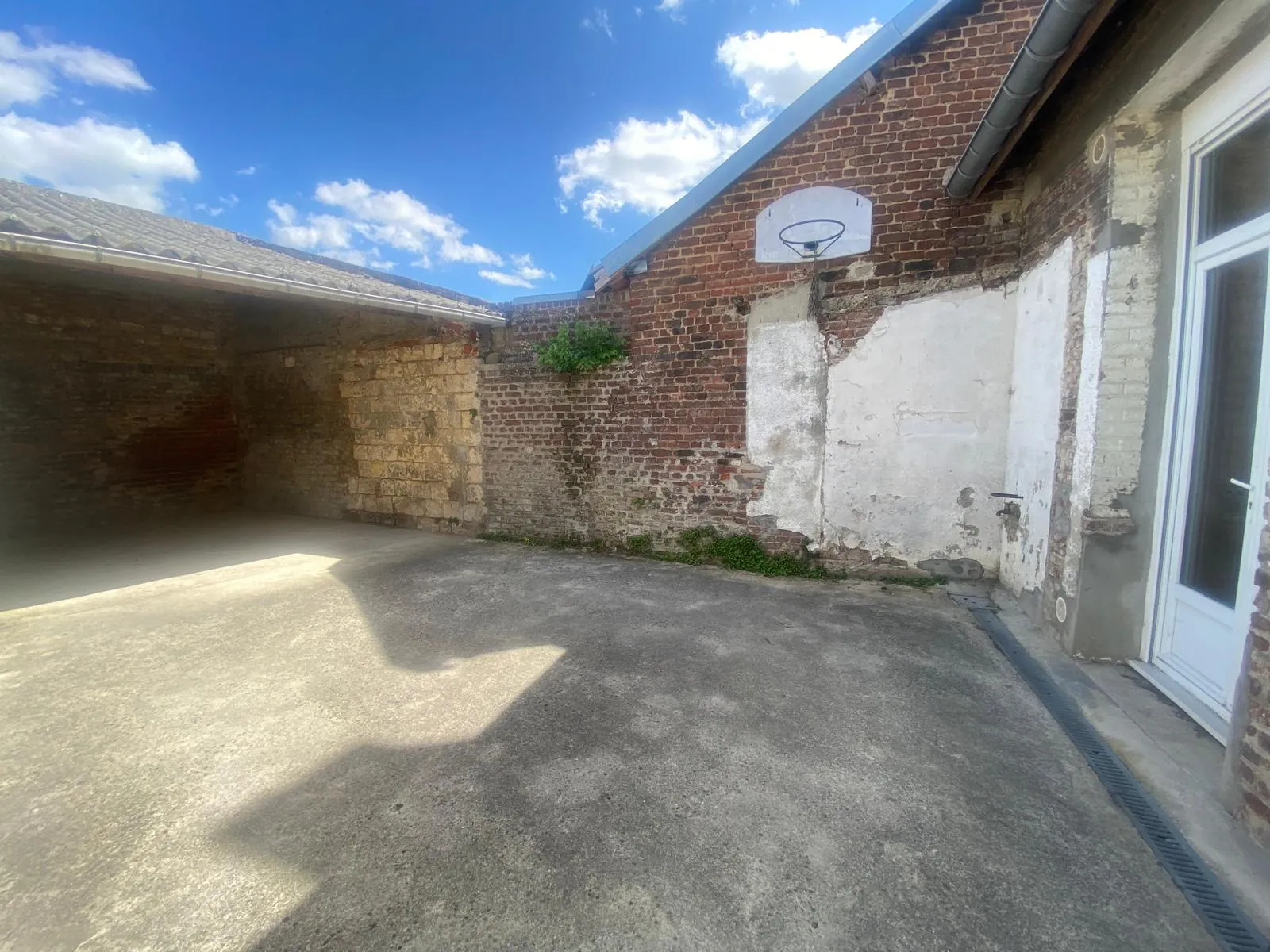 Maison à vendre à FRESNOY-LE-GRAND avec 3 chambres et potentiel d’aménagement 