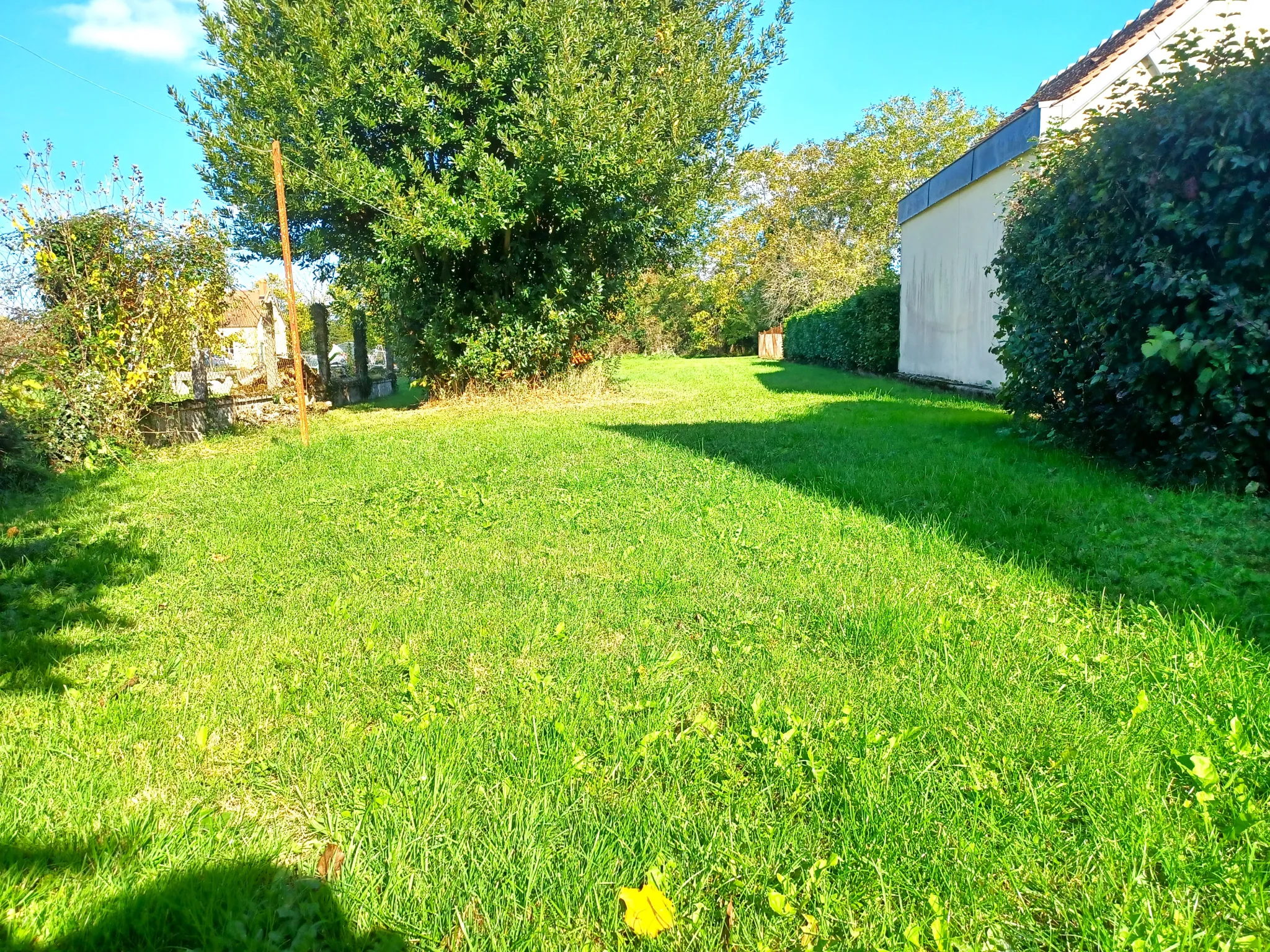 Maison individuelle de 85 m² avec terrain, véranda et garage dans le Berry 
