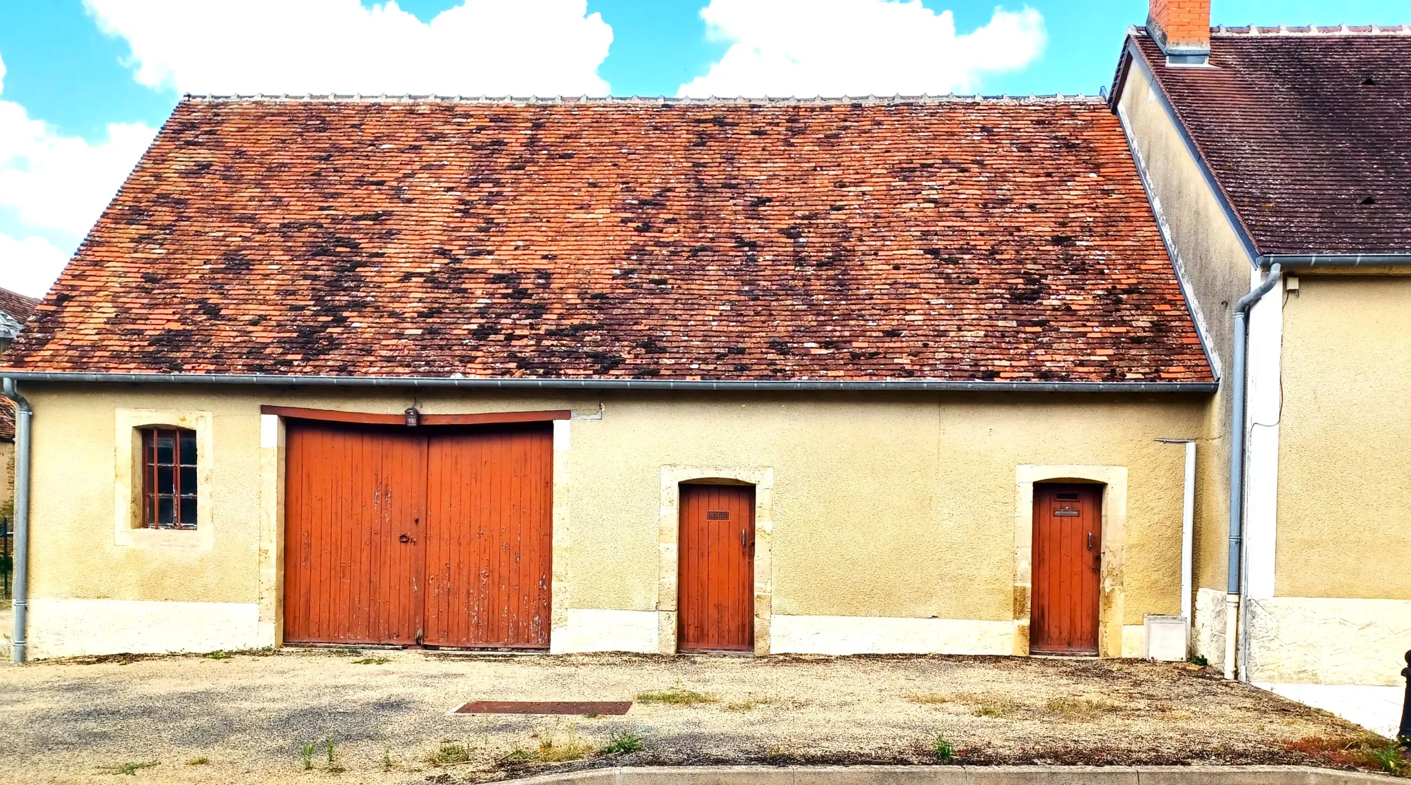 Maison individuelle de 85 m² avec terrain, véranda et garage dans le Berry 