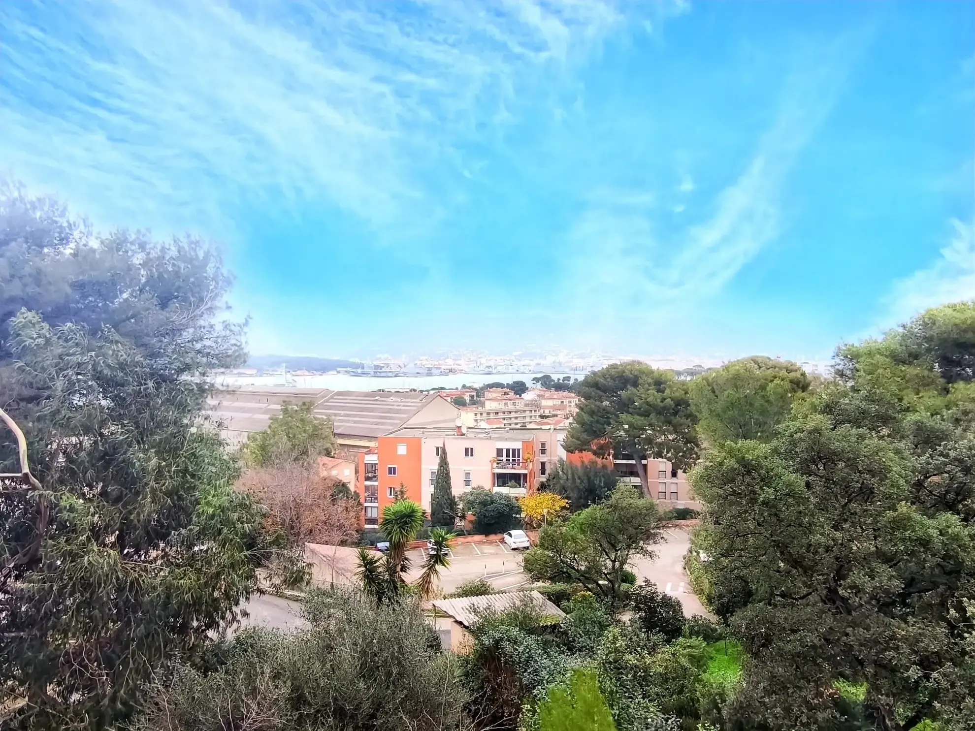 Appartement traversant avec vue mer à La Seyne-sur-Mer - T3, cave, garage