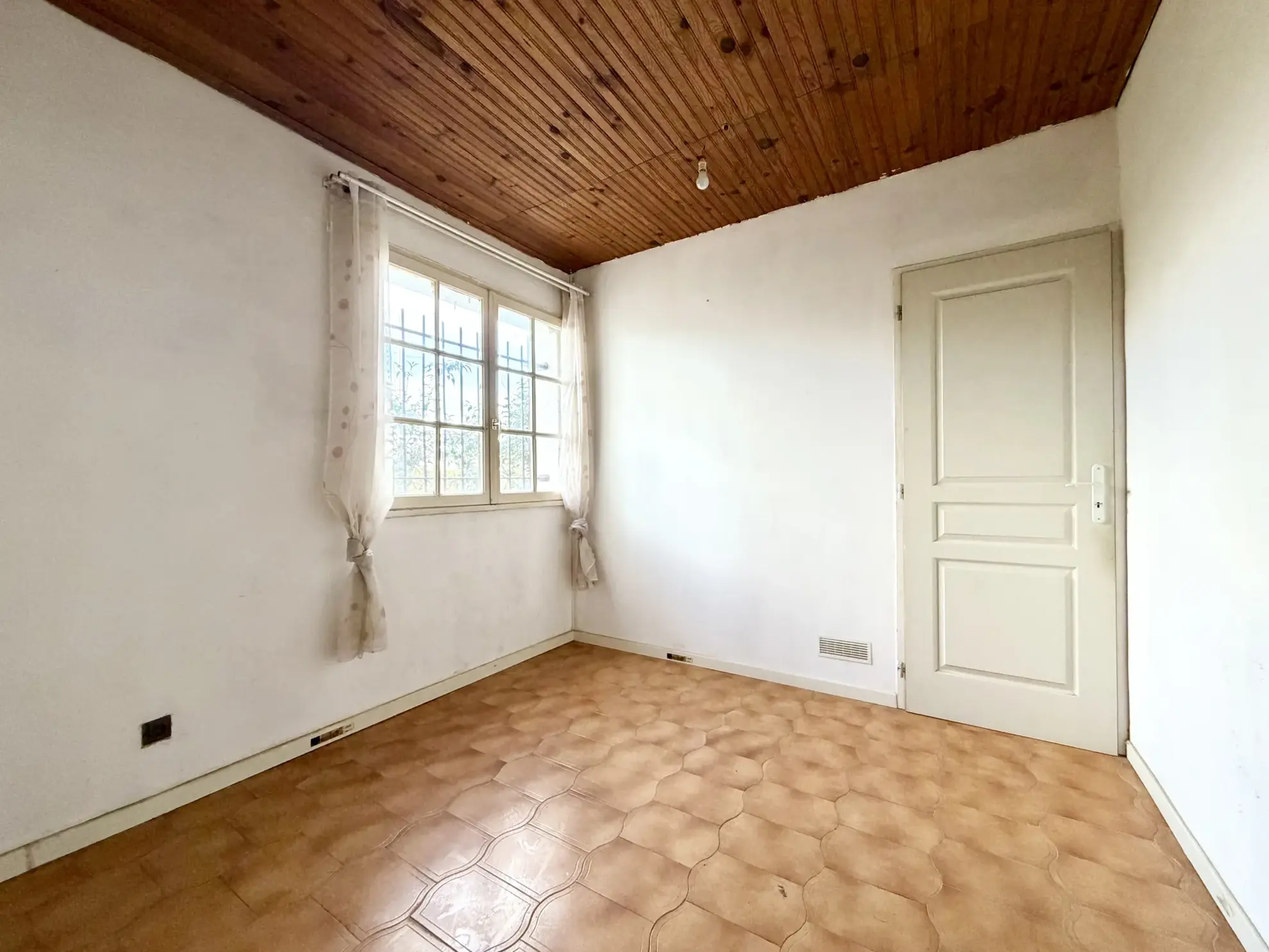 Villa de 86m² avec piscine à Vauvert – Calme et potentiel 