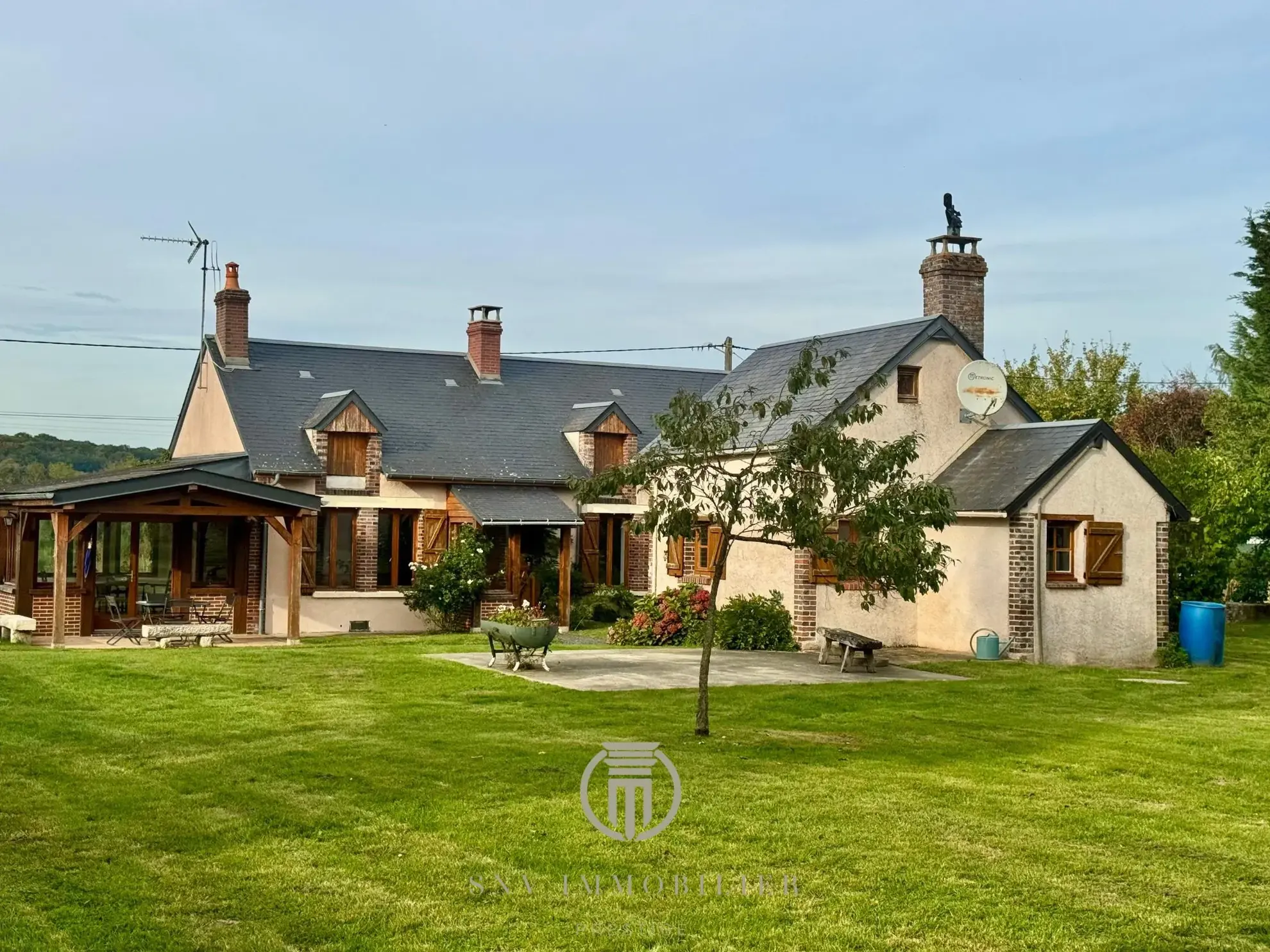 Longère rénovée avec pavillon d’invités et dépendances – Vue dégagée sur campagne à Trigueres