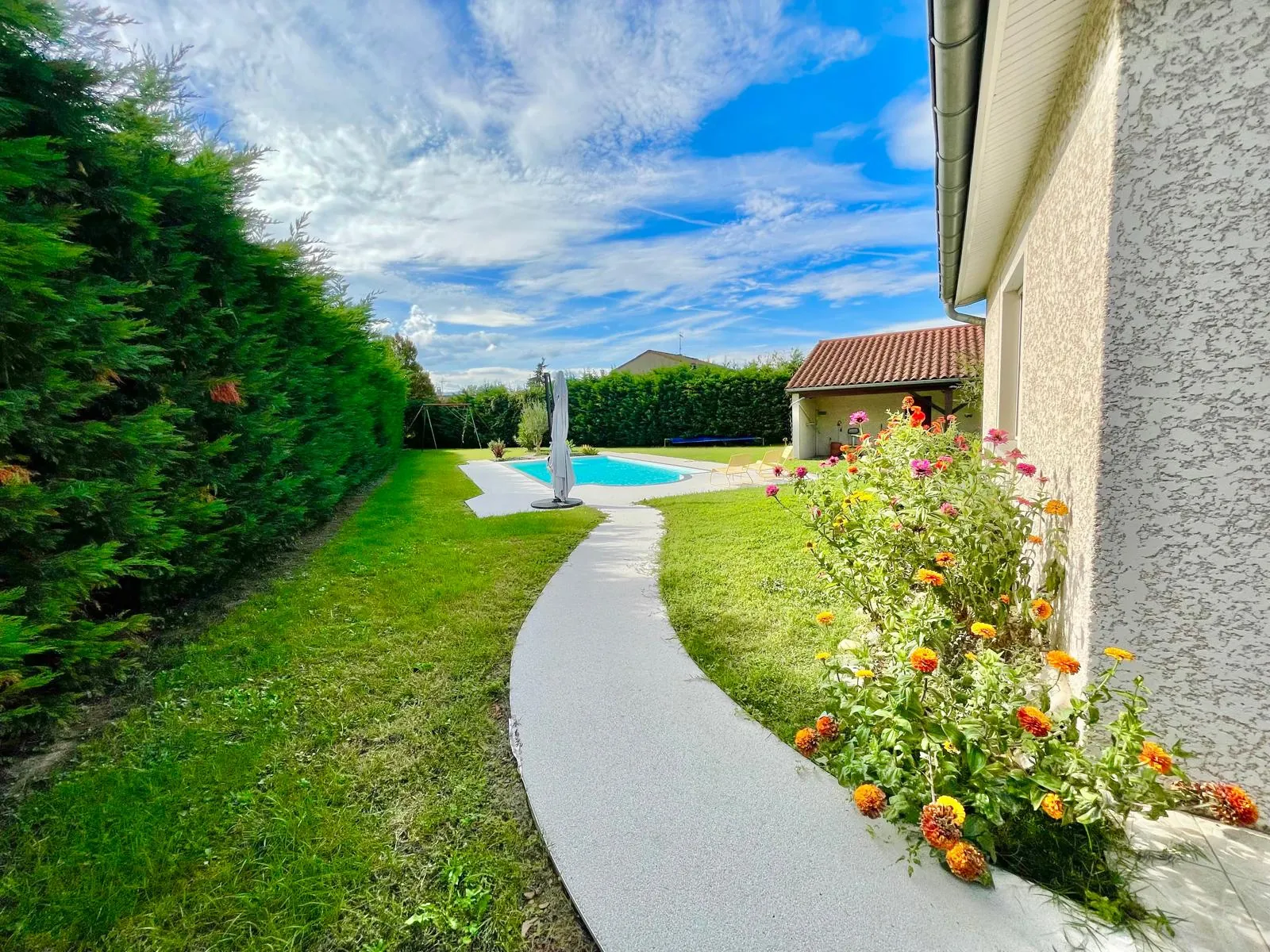 Villa avec piscine à Chanas, 136 m², proche Lyon et Valence