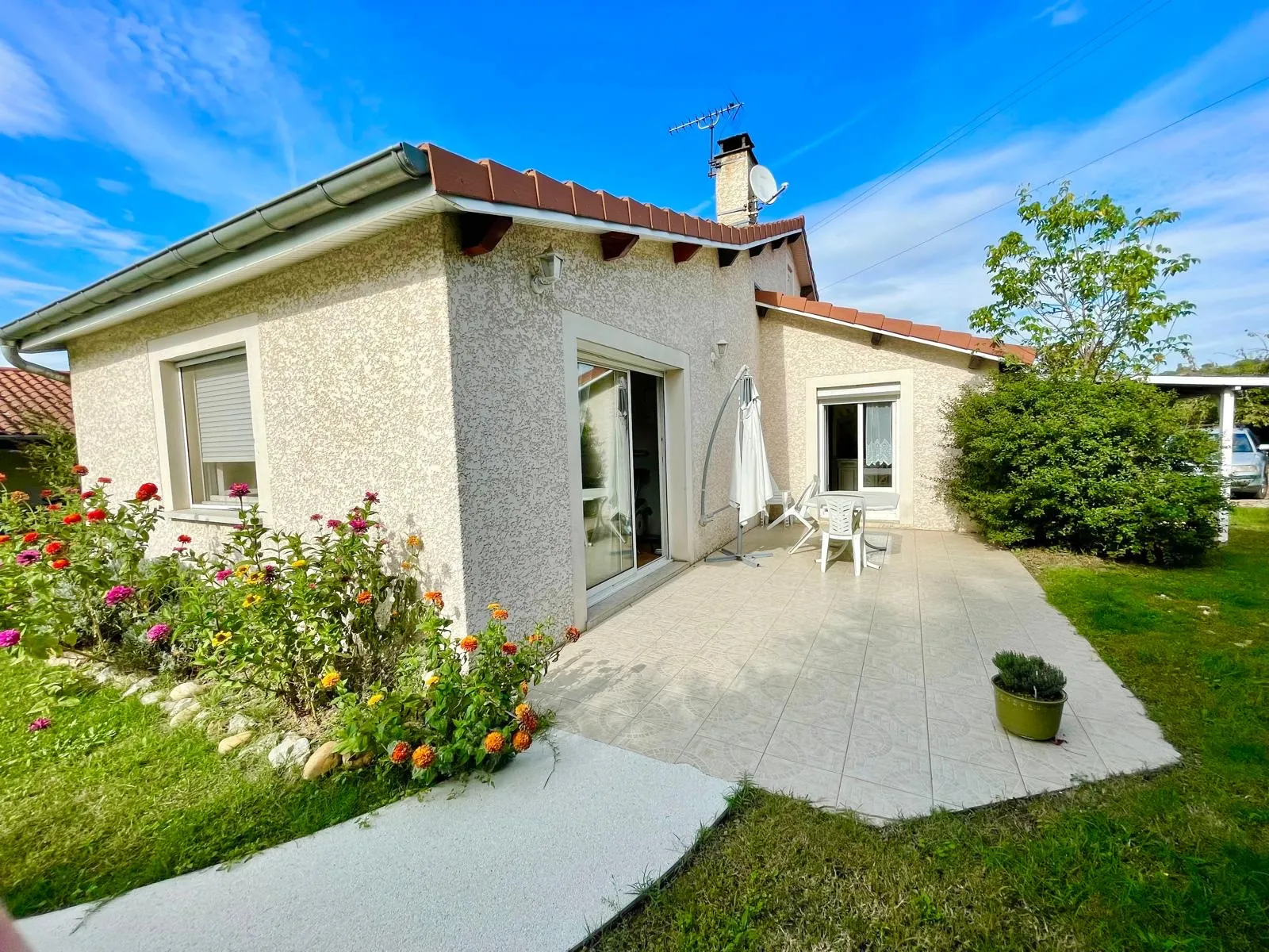Villa de 136 m² avec Piscine à Chanas, Proche Lyon et Valence 
