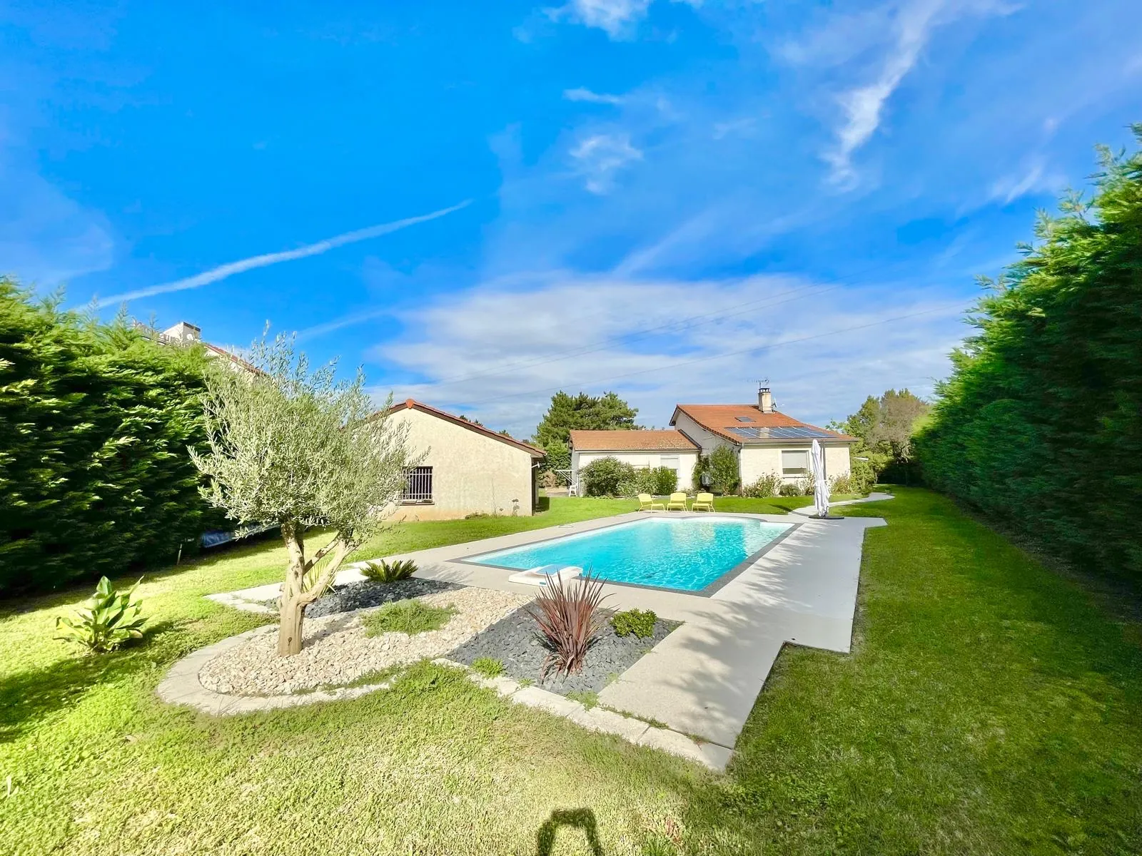 Villa de 136 m² avec Piscine à Chanas, Proche Lyon et Valence 