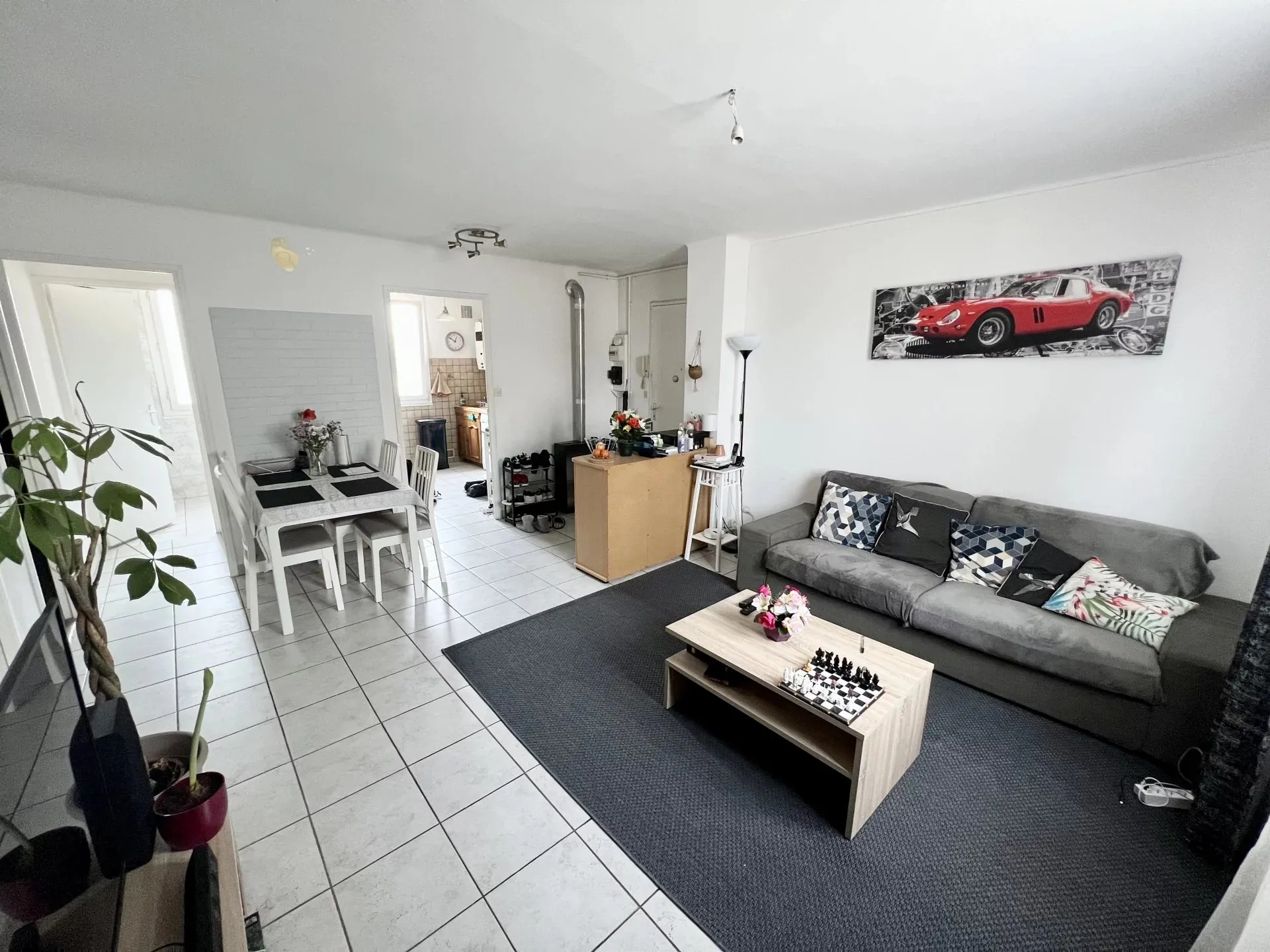 Appartement T3 rénové de 55m² à Lyon 8 avec parking et cave