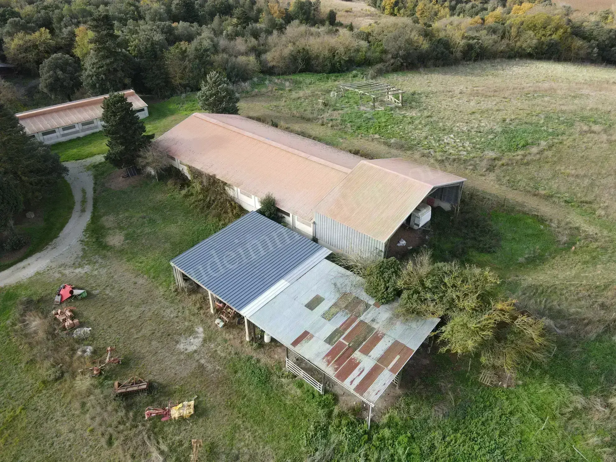 Maison avec jardin et 5,3 ha de terres à Carcassonne