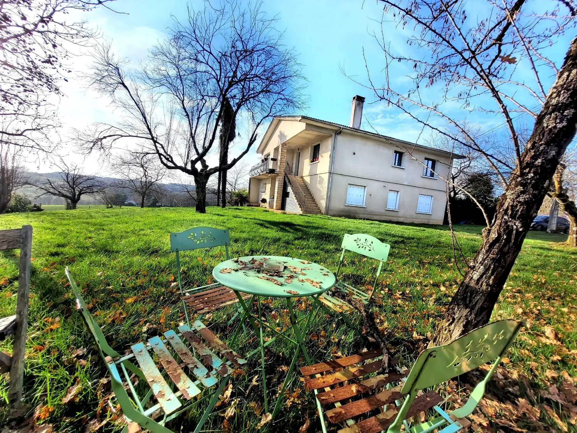 Maison rénovée avec vue dégagée à Escassefort proche Marmande