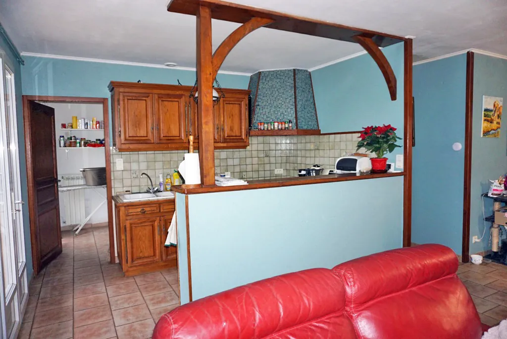 Maison de plain-pied à proximité du Le Donjon avec grand terrain 