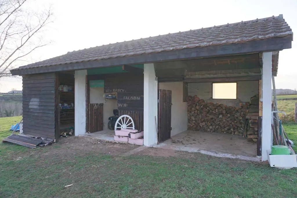 Maison de plain-pied à proximité du Le Donjon avec grand terrain 