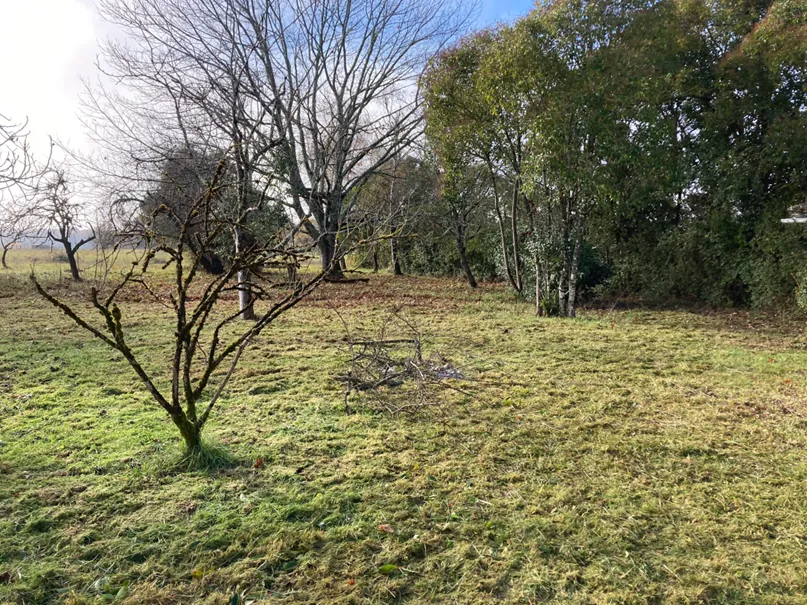 Terrain constructible de 750m² à Birac avec vue panoramique