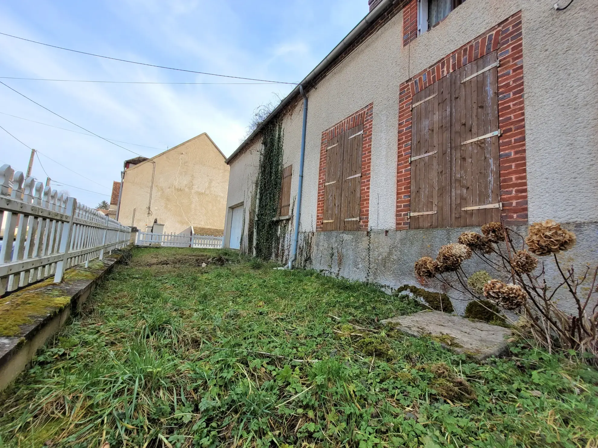 Maison à rénover de 92m² avec grand terrain dans le Pays d'Othe 