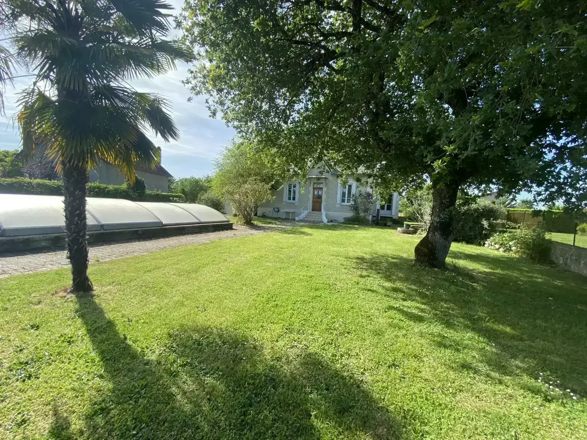 Charmante maison en pierre avec piscine et jardin arboré à Biars sur Cère