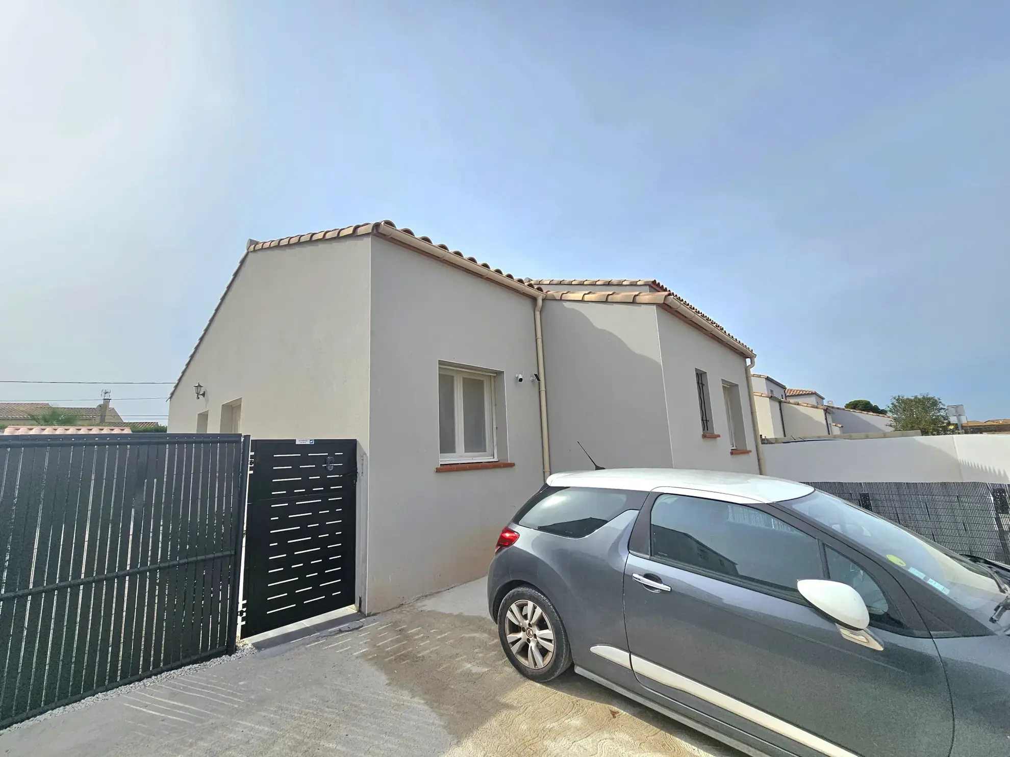 Villa récente 3 chambres à Pomerols, proximité plages, conforme RT 2020 