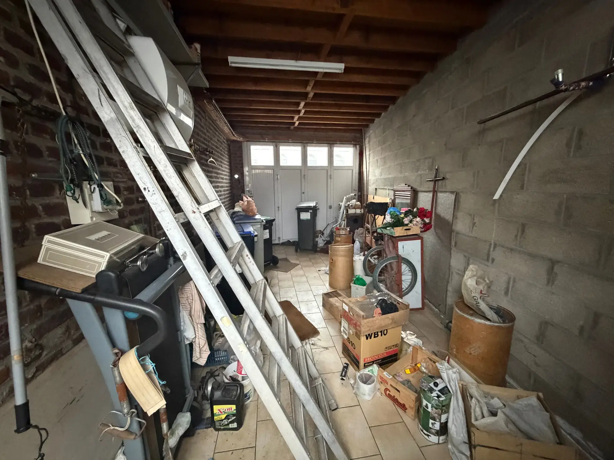 Maison à Haveluy avec garage, jardin et potentiel de rénovation 