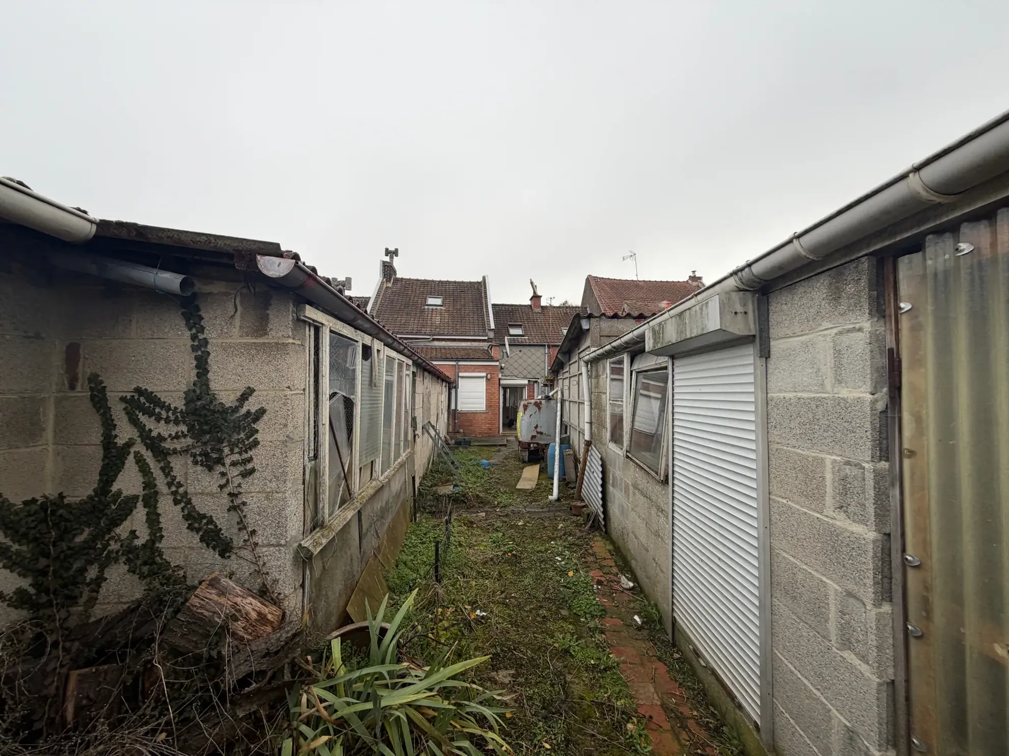 Maison à Haveluy avec garage, jardin et potentiel de rénovation 