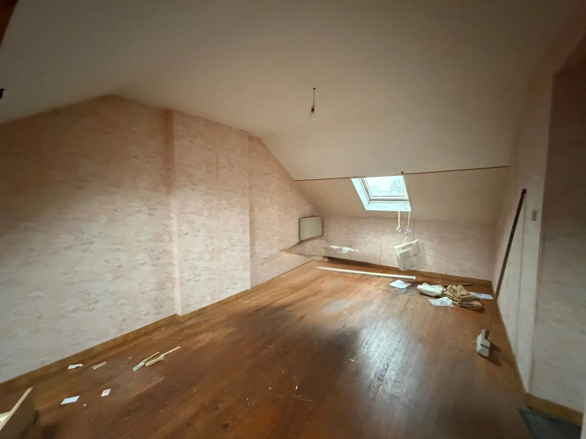 Maison à Haveluy avec garage, jardin et potentiel de rénovation 