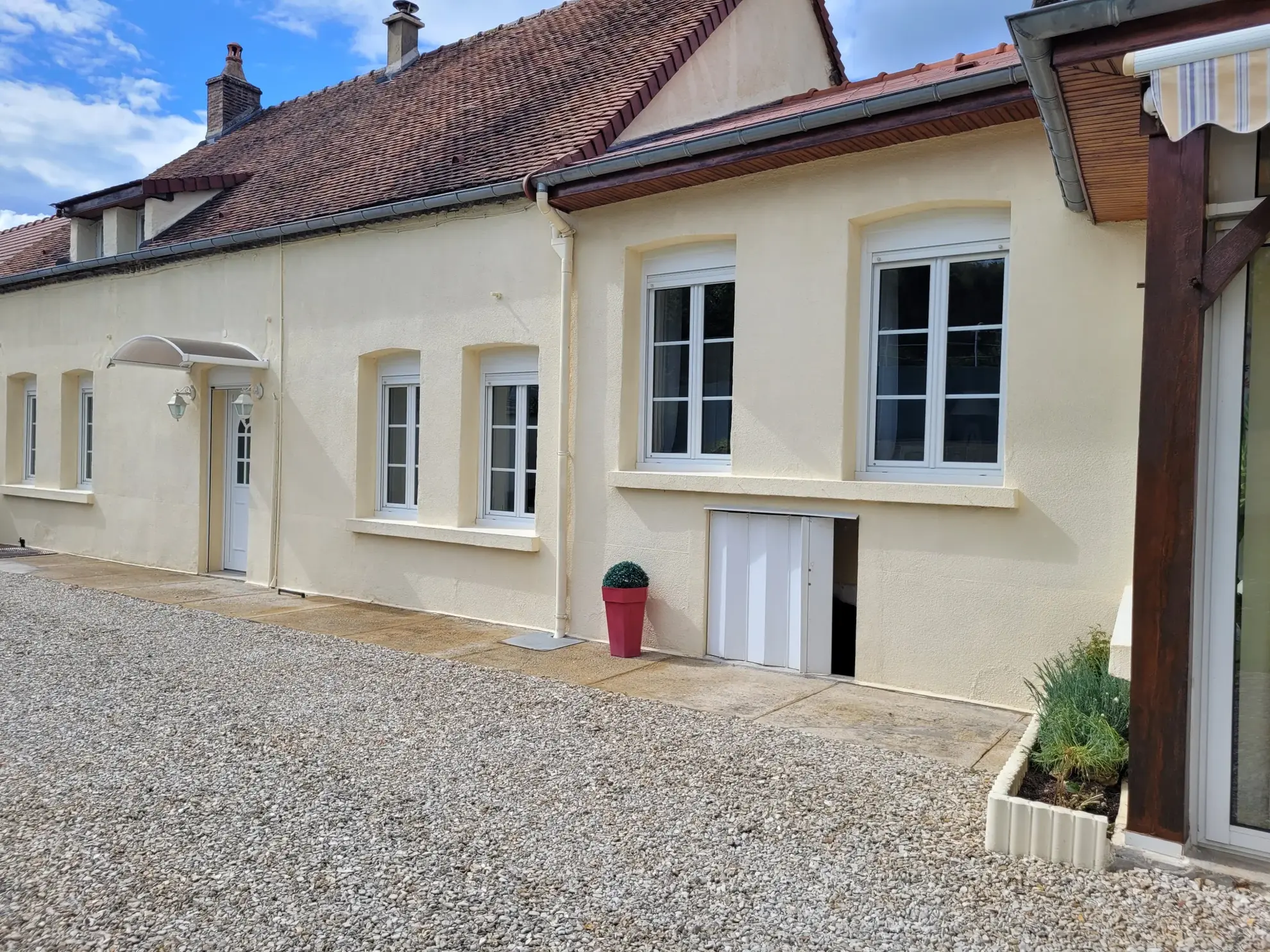 Charmante maison avec grand terrain au cœur du Pays d'Othe – Neuville sur Vanne 