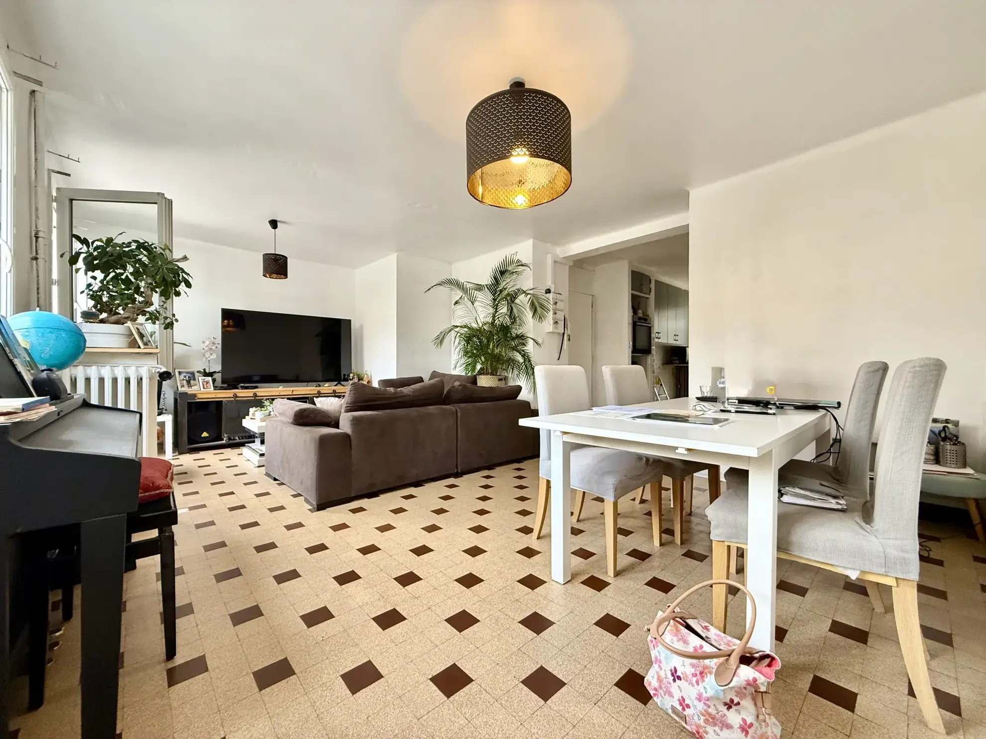 Appartement Faux T4 de 68 m² avec Balcon dans le Quartier Champs de Mars à Toulon 