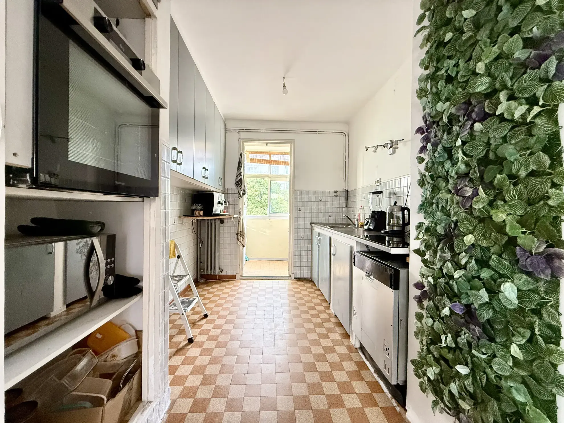 Appartement Faux T4 de 68 m² avec Balcon dans le Quartier Champs de Mars à Toulon 
