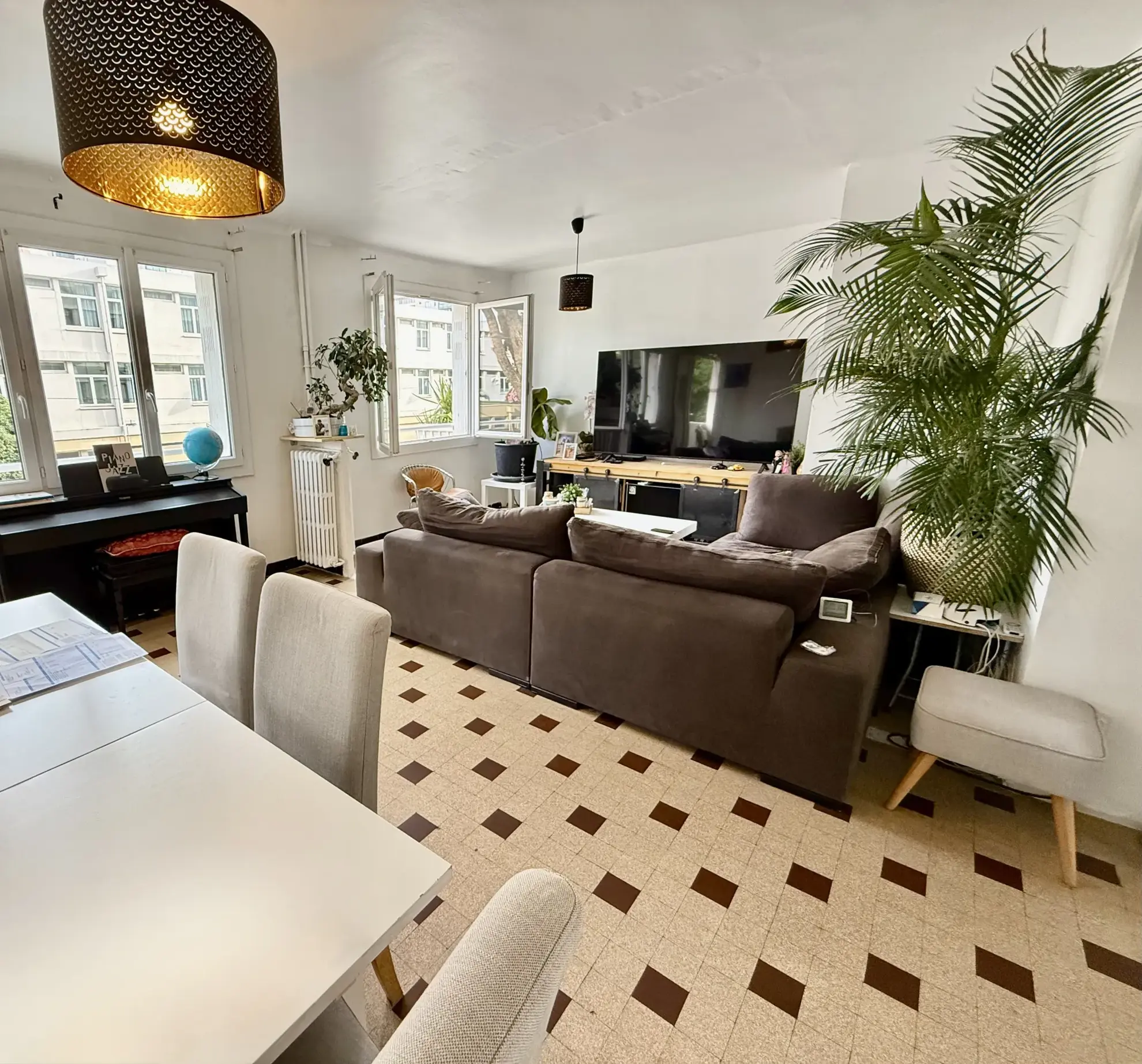 Appartement Faux T4 de 68 m² avec Balcon dans le Quartier Champs de Mars à Toulon 