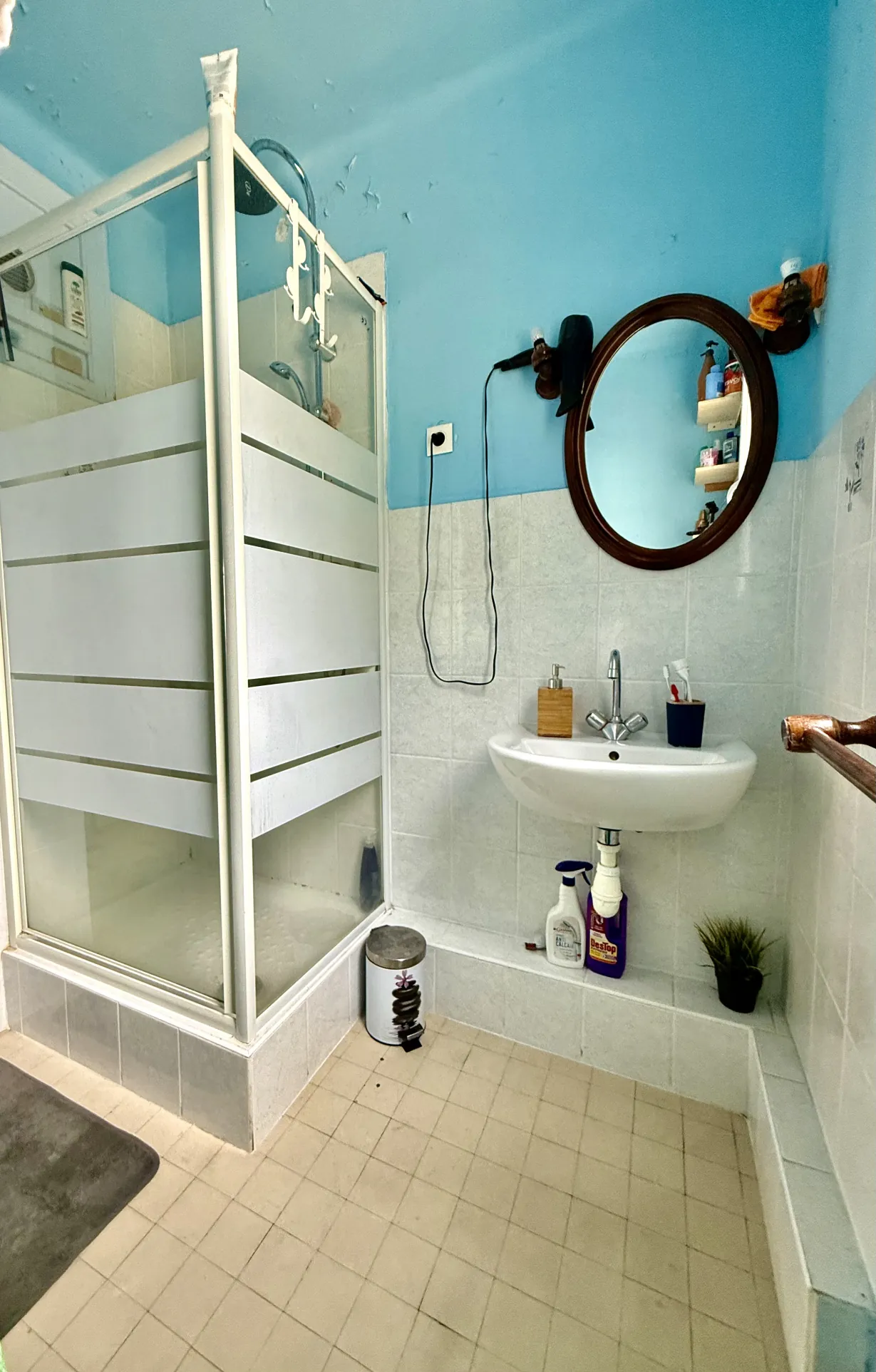 Appartement Faux T4 de 68 m² avec Balcon dans le Quartier Champs de Mars à Toulon 