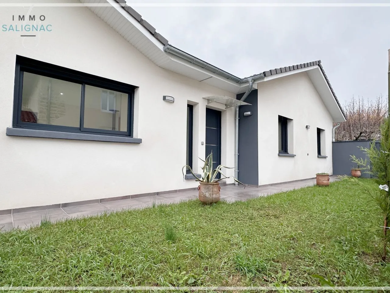 Maison de plain-pied neuve à Péronnas avec 3 chambres, véranda et garage