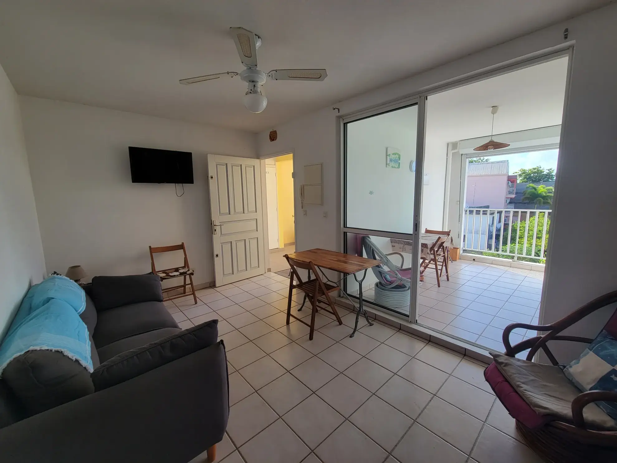 Appartement T2 à Anse Mitan proche de la plage avec parking 