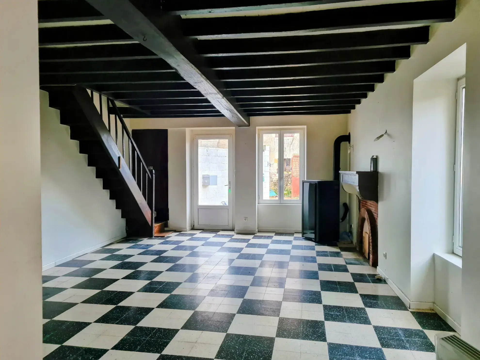 À vendre maison ancienne rénovée avec annexes et grange à Murlin, proche Premery 