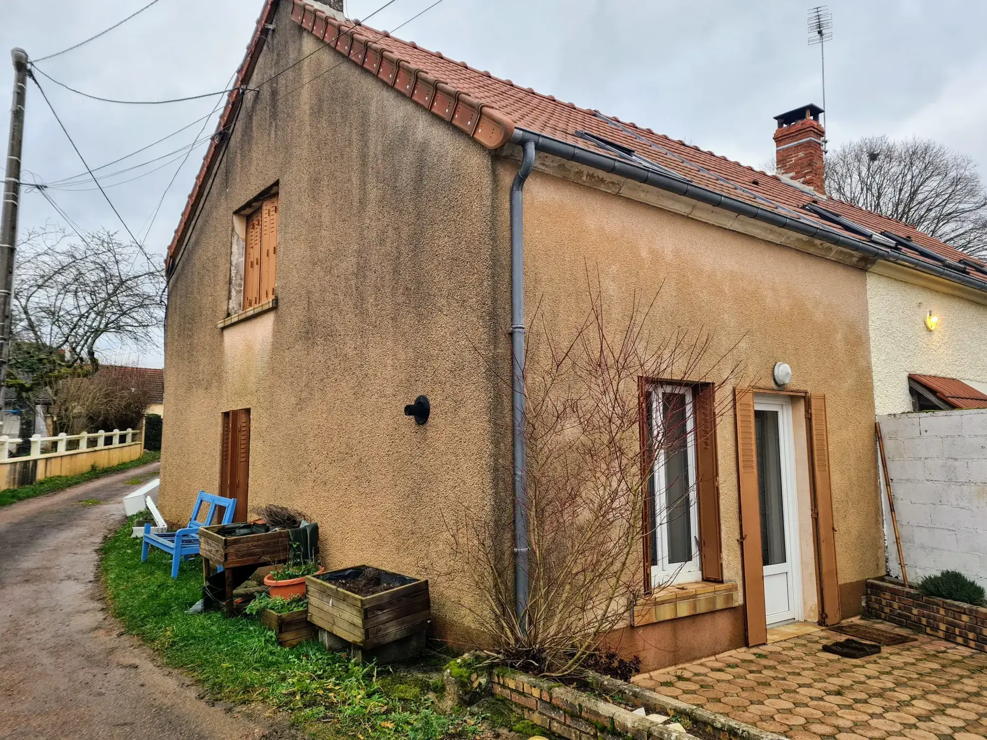 À vendre maison ancienne rénovée avec annexes et grange à Murlin, proche Premery 