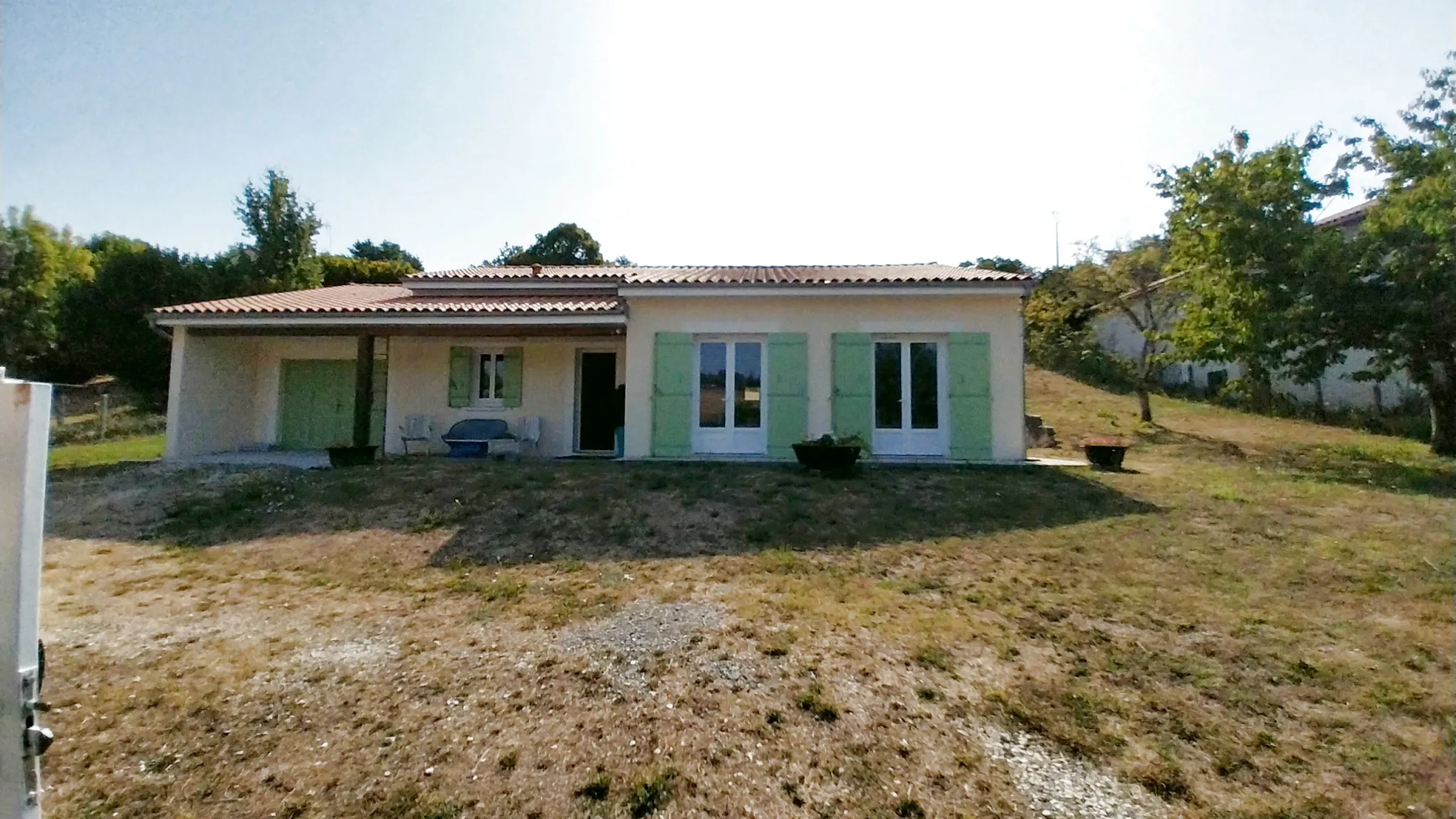 Maison récente à Ribérac avec 2 chambres, jardin et terrasse orientée sud 