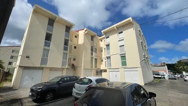 Appartement F4 loué au Robert avec terrasse, garage et sécurité – Opportunité d'investissement 