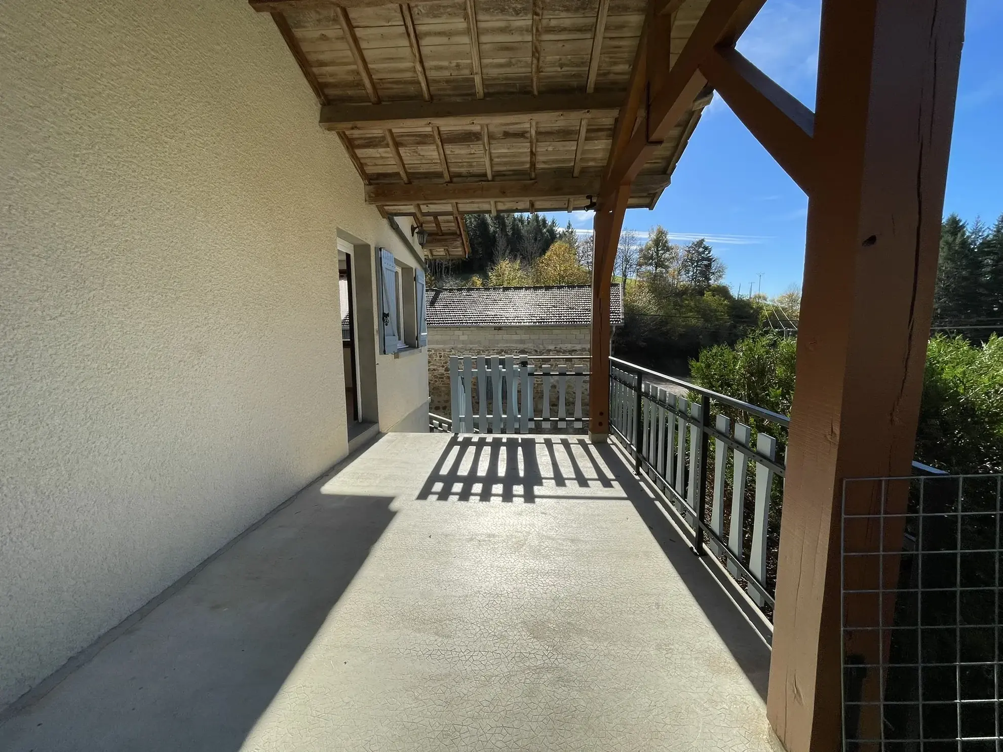 Villa 2 chambres de plain-pied avec grand sous-sol et terrain à Cublize 