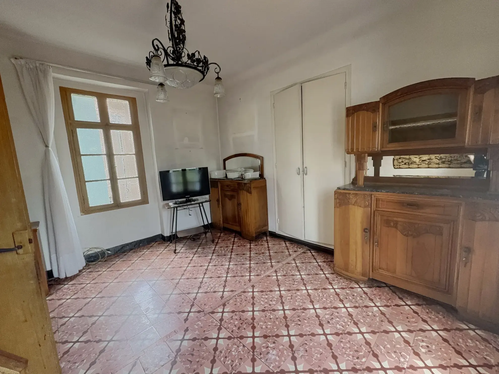 Maison de ville avec jardin, terrasse et garage à Céret (66400) - Opportunité à saisir 