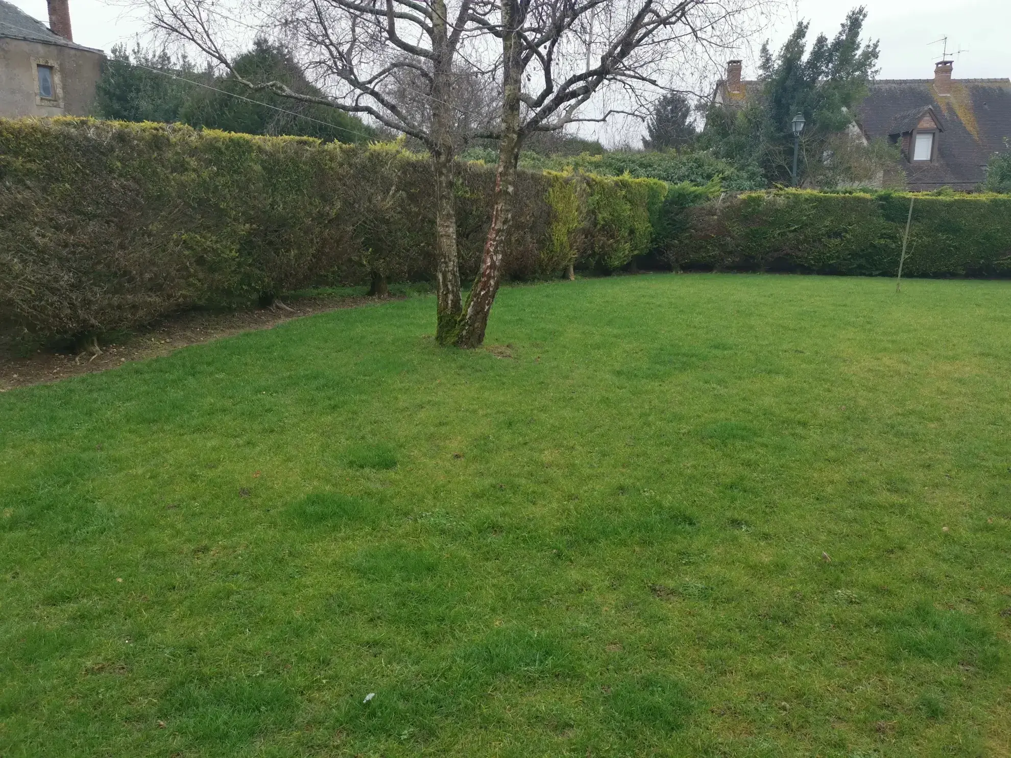 Maison à vendre à Maigne de 169 m² avec terrain arboré et garage proche de la Suze-sur-Sarthe 