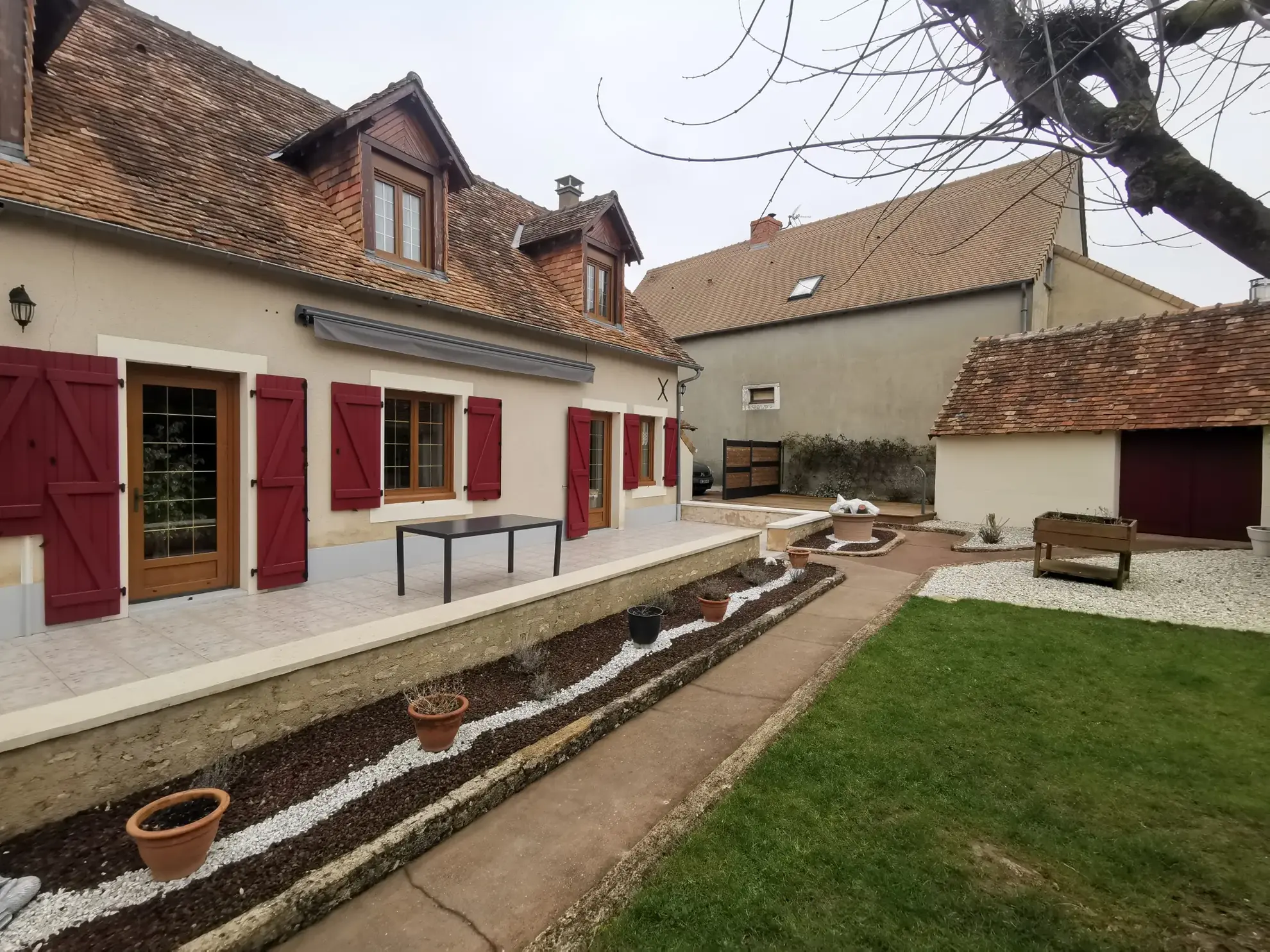 Maison à vendre à Maigne de 169 m² avec terrain arboré et garage proche de la Suze-sur-Sarthe 