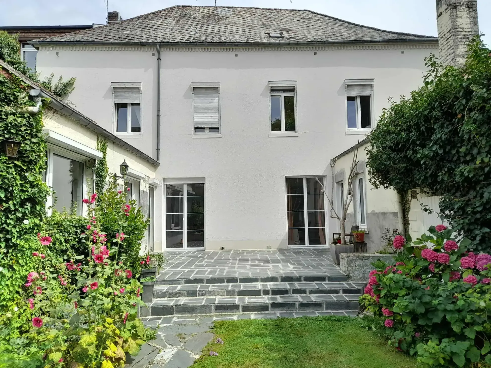 Grande propriété à Hirson avec 300m² habitables et terrain de 10 ares