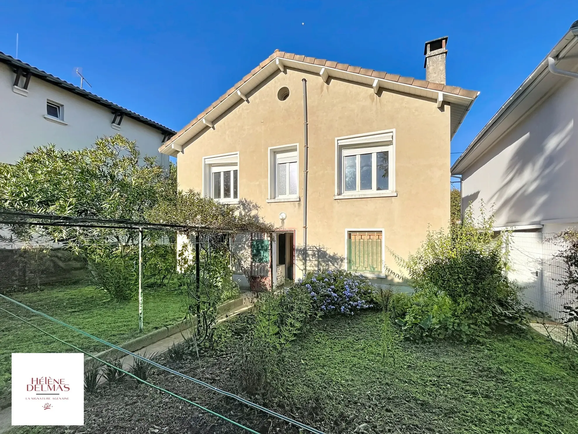Maison de ville avec jardin à vendre à Agen, fort potentiel 